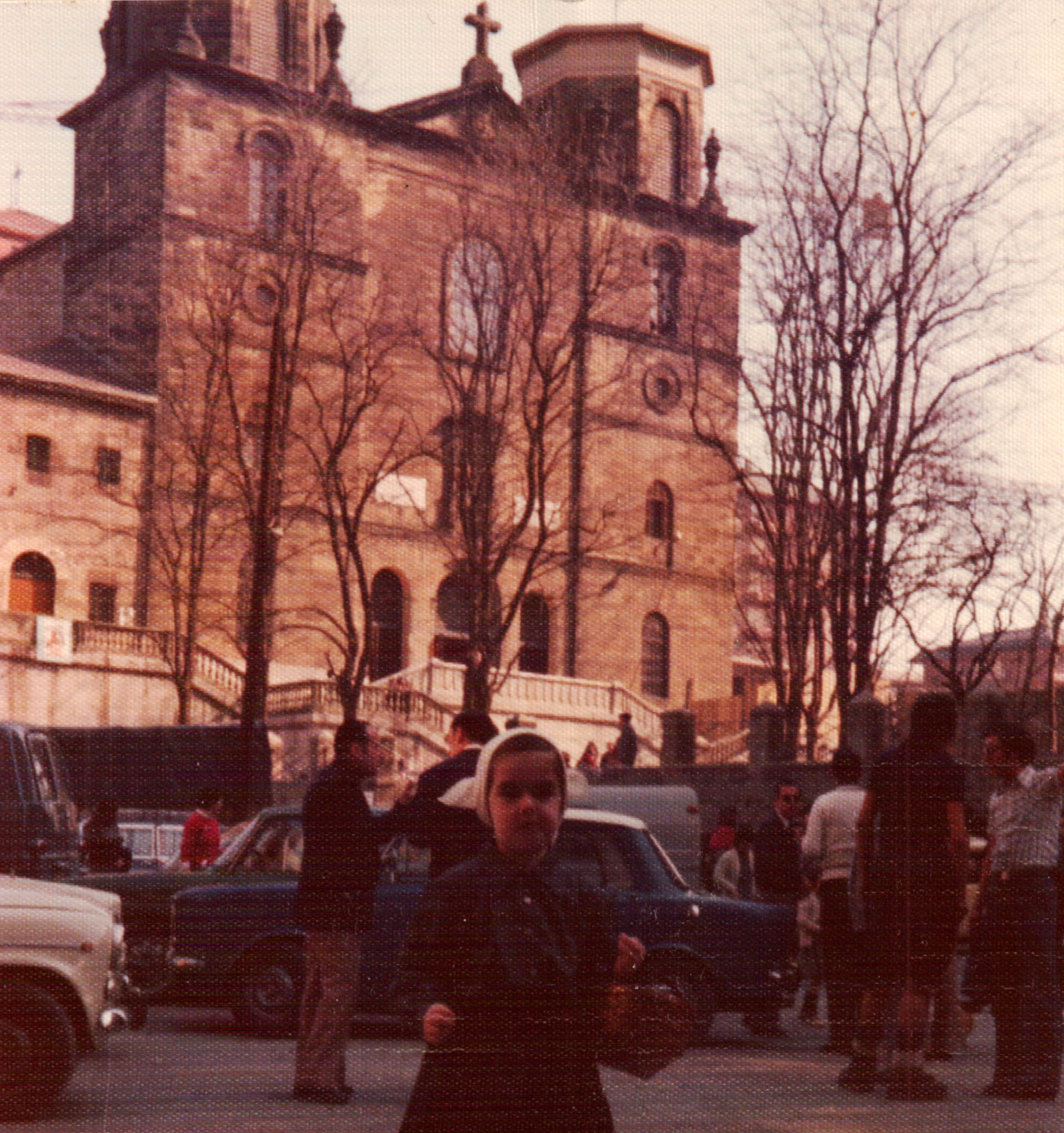 Calle Karmelo-Enfrente Pollo Rico