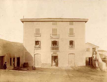 Calle Zabalbide-Segundo Batzoki Begoña o Txakoli Matias o Taberna Gallaga (Junto a los almacenes del Sindicato Agricola. Derecha carboneria de Juli)