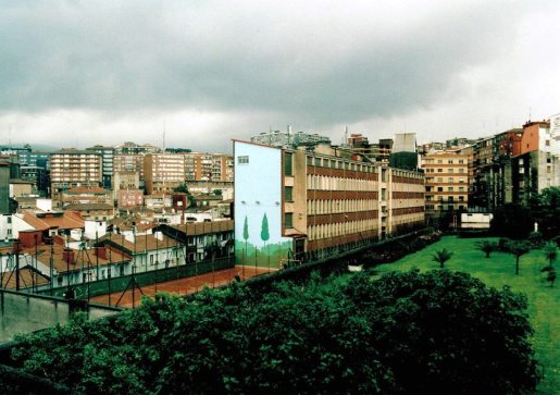 Colegio Angeles Custodios (Jardin trasero) y Colegio Maristas (Izquierda)-1998