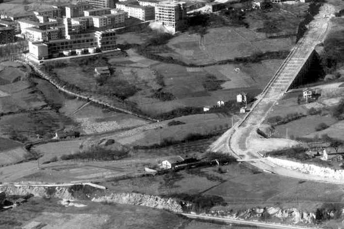Escuelas de Briñas y cuesta del Poli 1958