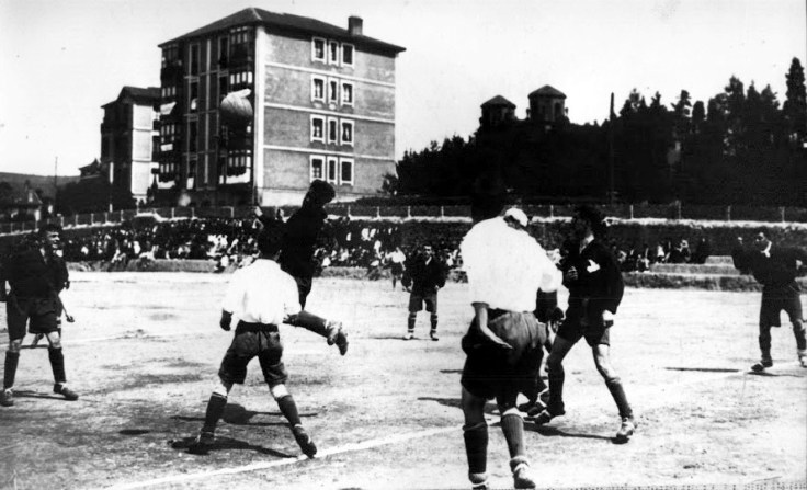 Partido en el campo de futbol de Landa Orlegi