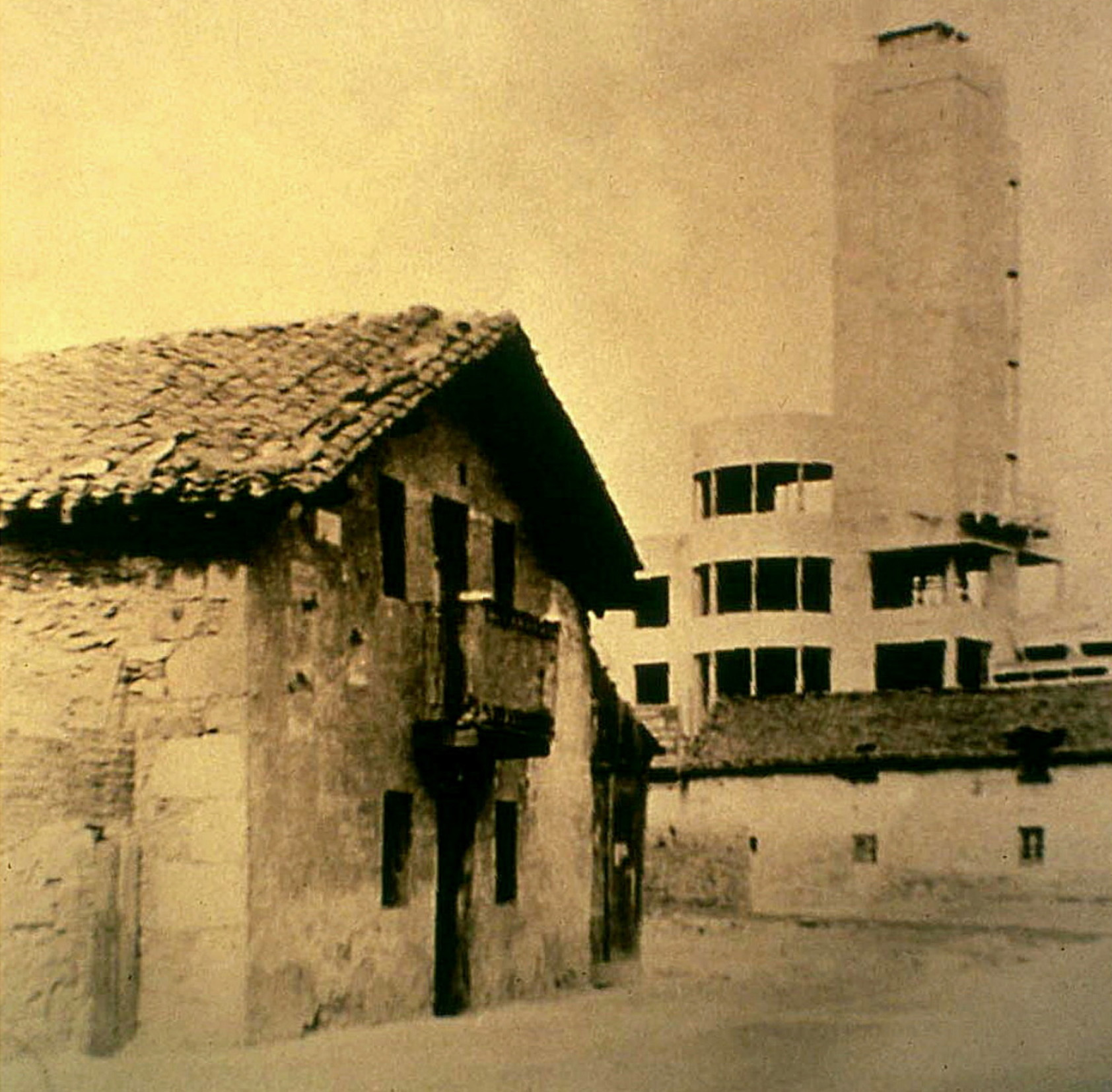CASERIO DE BASARRATE Y ESCUELA LUIS BRIÑAS EN CONSTRUCCION