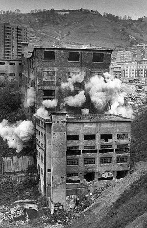 Demolición de la fábrica de Etxebarria. Sobre 1988.