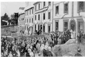 Inauguración de la barriada obrera de La Cruz, en Bilbao, el 26 de noviembre de 1910. Imagen de Euskomedia Fundazioa.