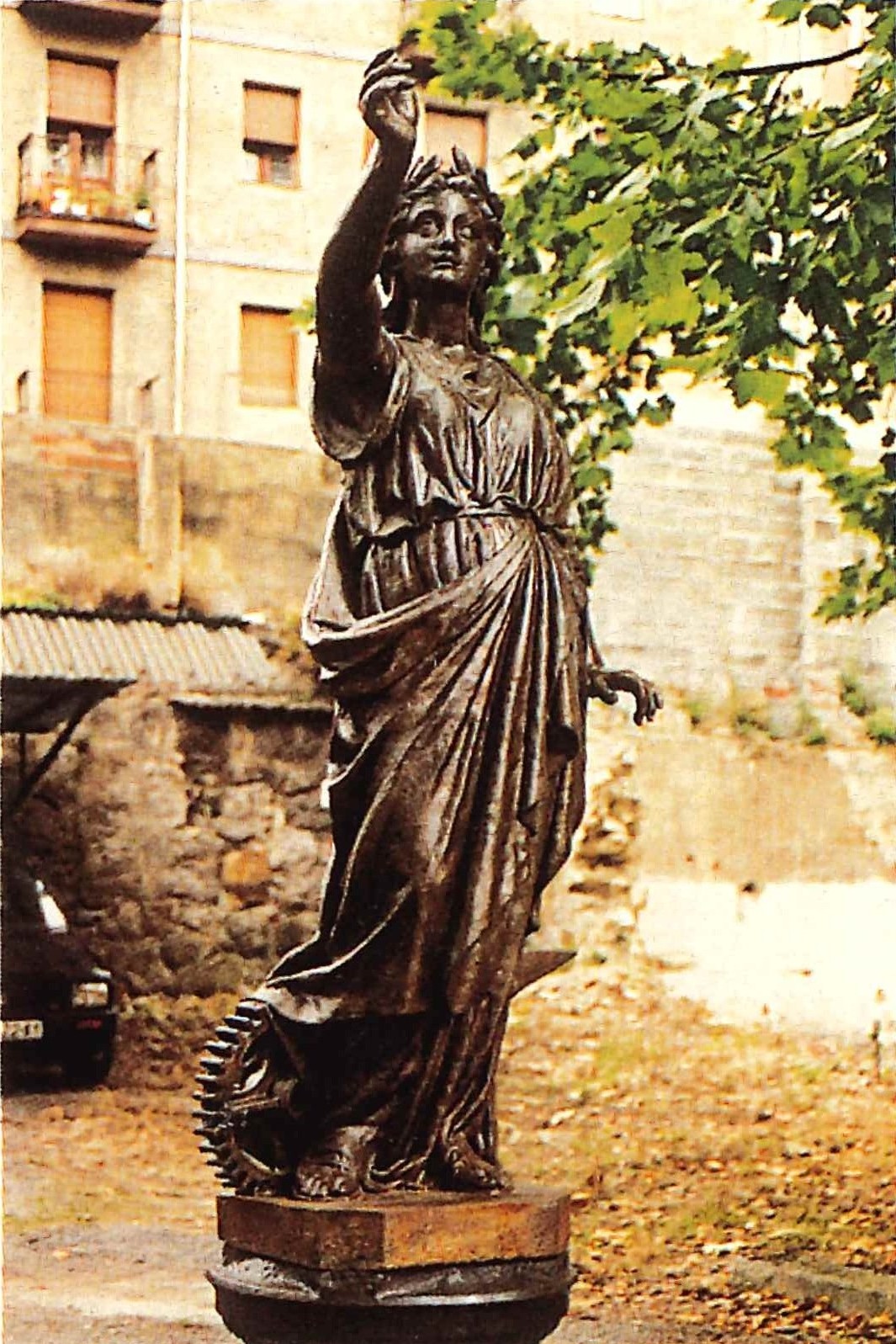 Alegoría de la industria construida en Santa Ana