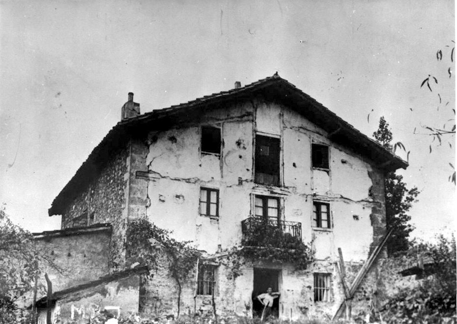 Chacolí Lozoño, sito en Begoña, derribado en la década de 1960 para la construcción del barrio de Otxarkoaga.