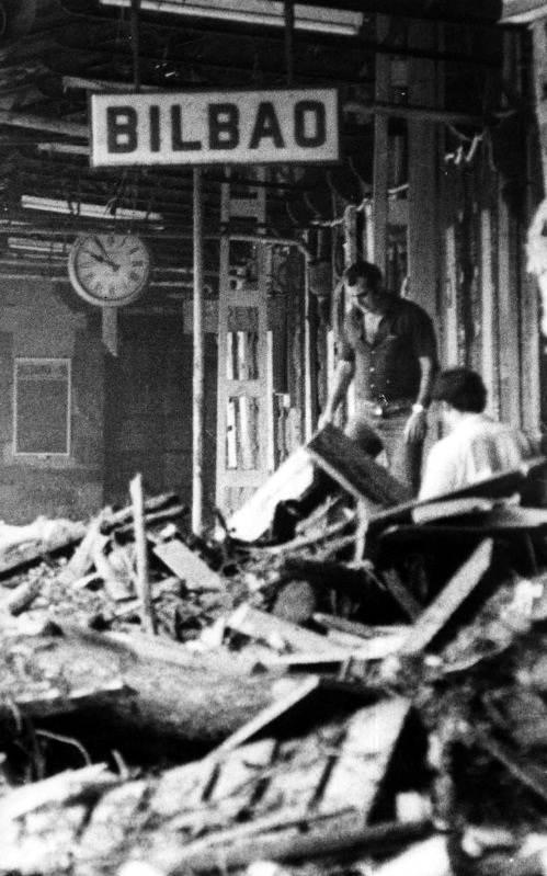 Estado en el que quedó uno de los andenes tras la riada de 1983