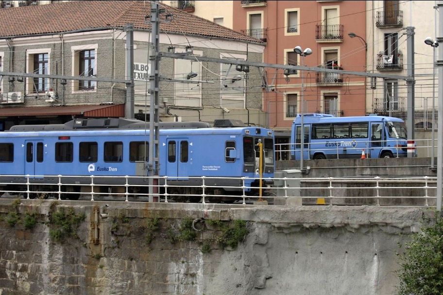 Exterior de la estación de Atxuri en 2007