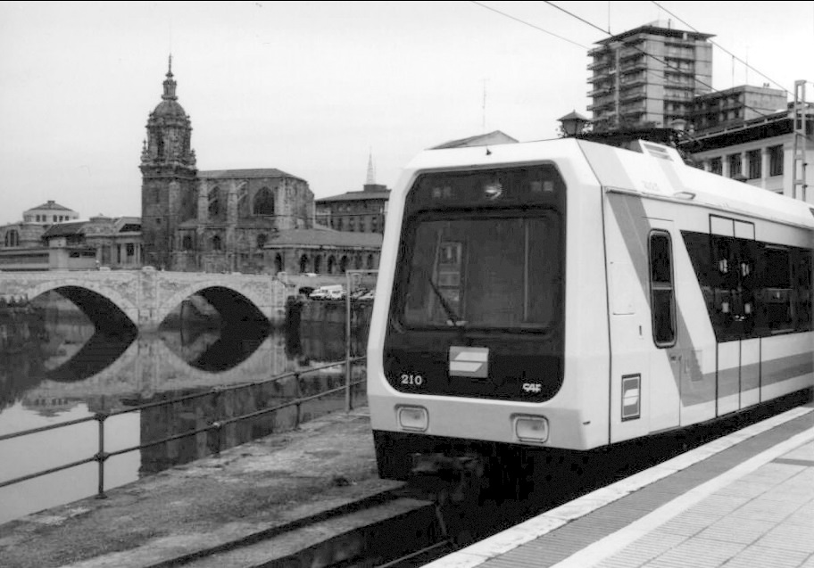 Vista del puente de San Antón desde los andenes en 1996.