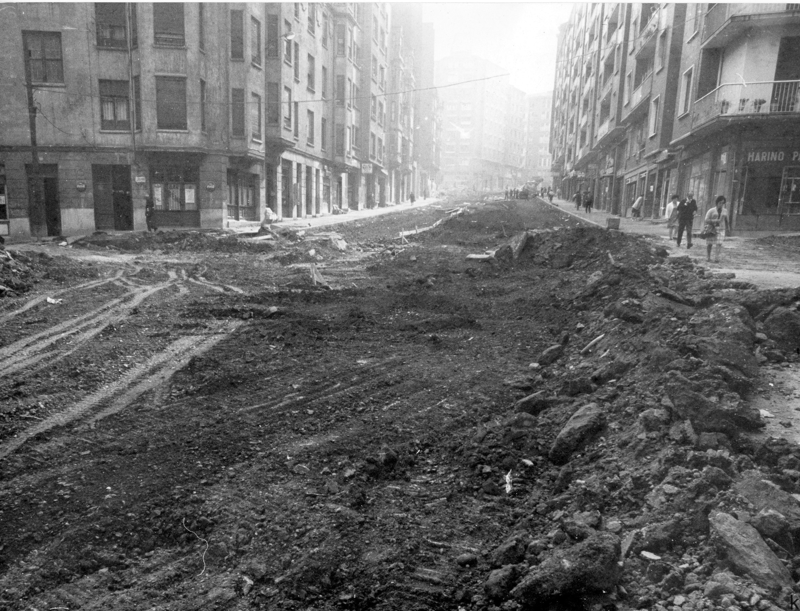 Obras en la calle Santutxu de Bilbao. 1972-10