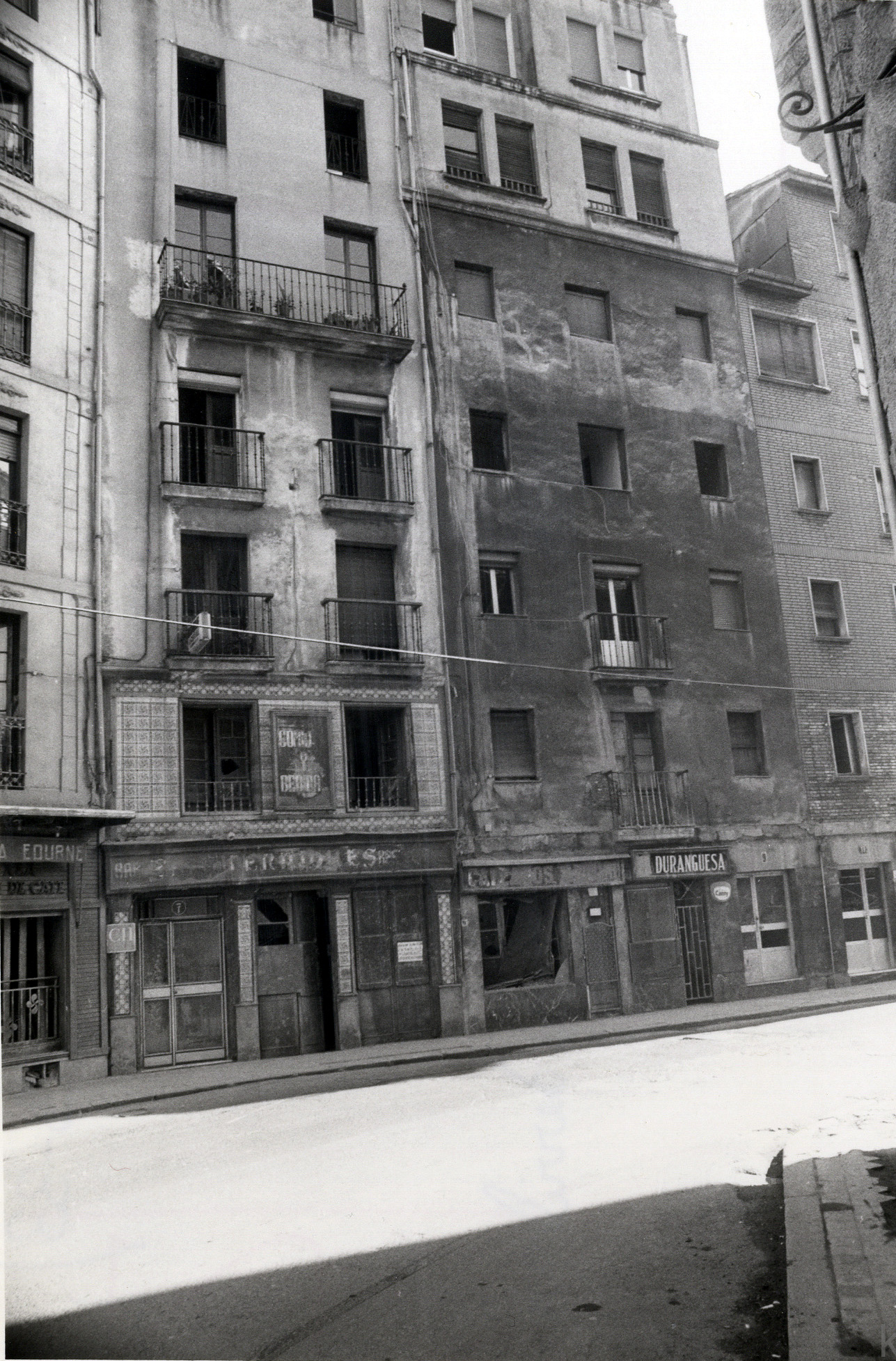 Reverso: calle Achuri nº 7 y 9 para derribar, 03-11-1983