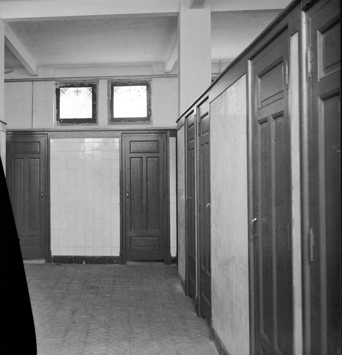 Interior de las Duchas Municipales de García Rivero Atxuri de Bilbao. Ca. década 1940 Bilboko Udal Artxiboa