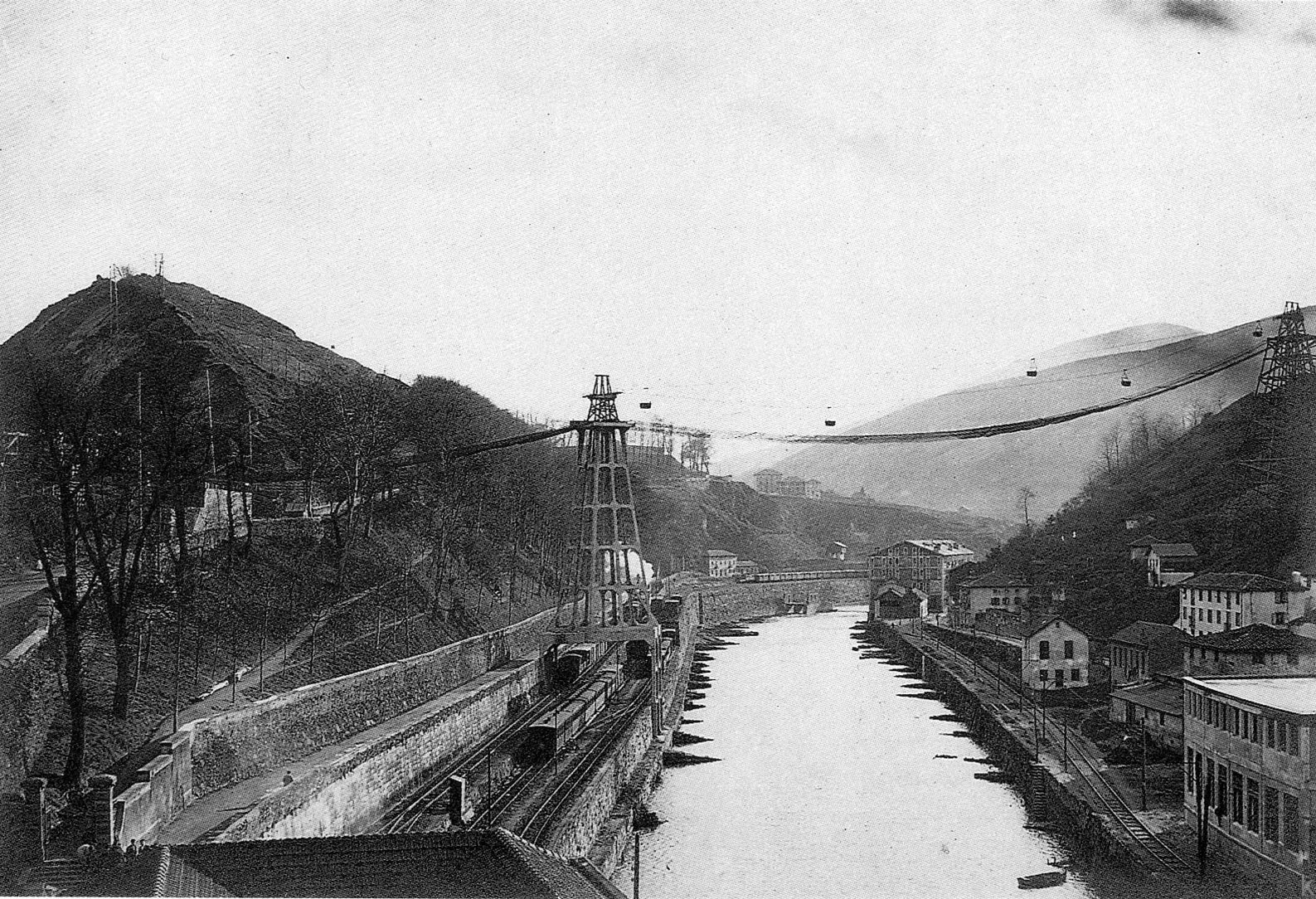 Tranvia aéreo minero a su paso por Urazurrutia, ca 1915