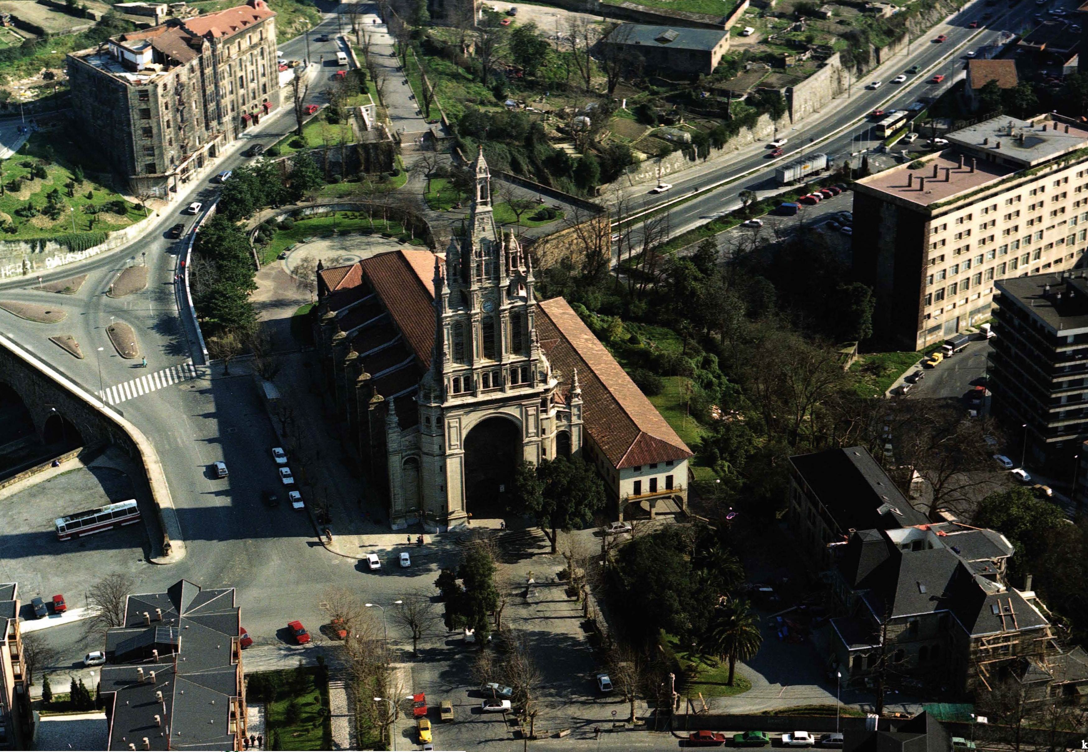 1988 Begoña zurbaran27. Fondo fotográfico de la empresa FOAT. Archivo Histórico de Euskadi