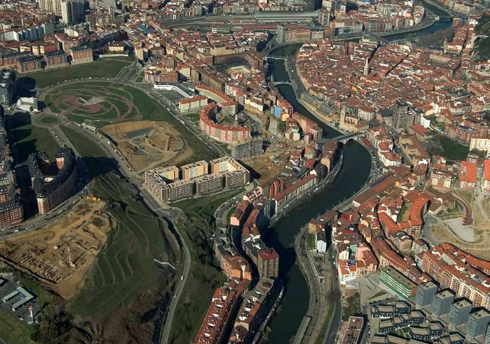 Febrero 2008. Fotografía aérea (FOAT) con el polideportivo, edificio de la policía municipal y bomberos en construcción.