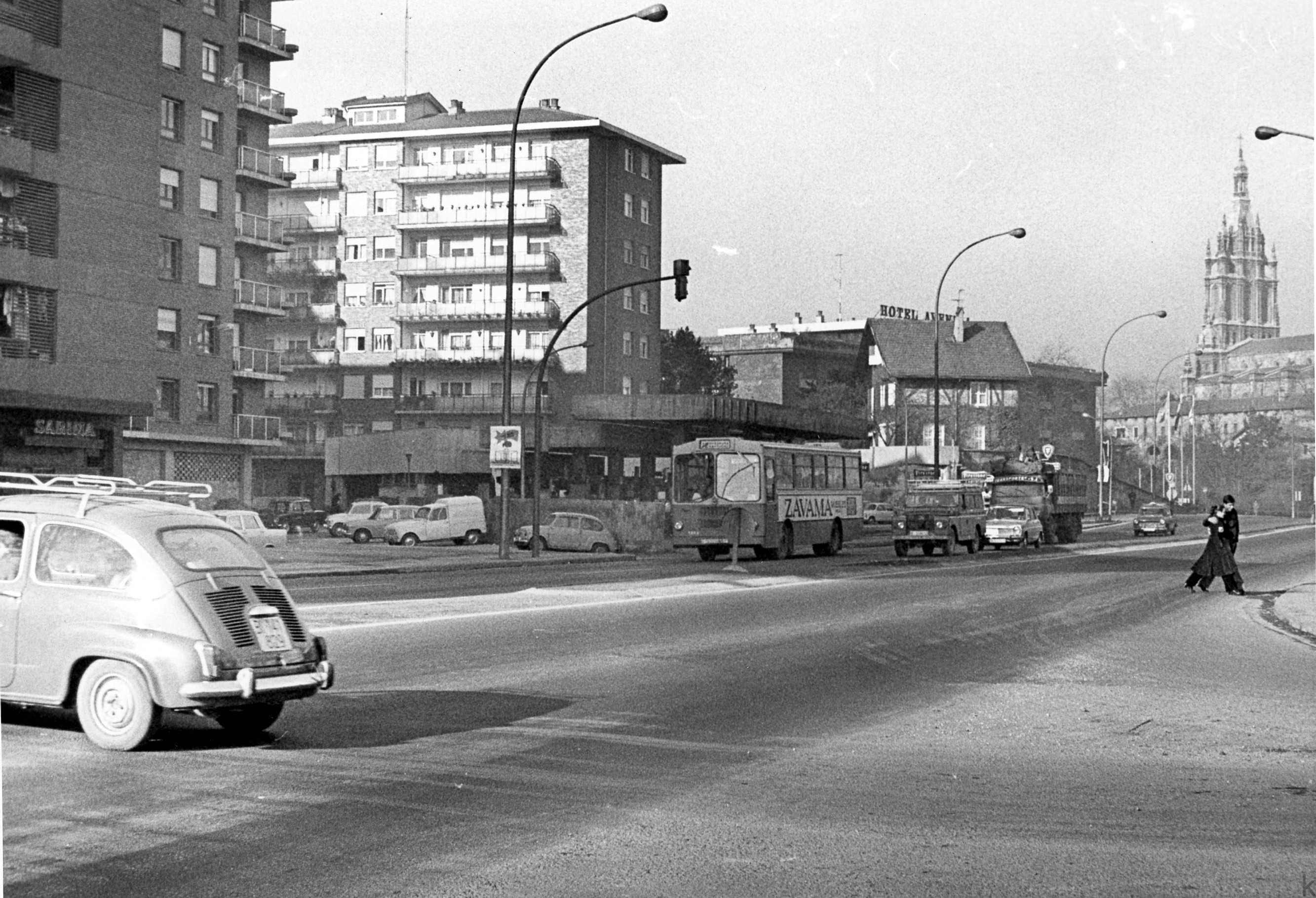 Gasolinera de Begoña. 5-1-74. Foto Cecilio Hijo Bilboko Udal Artxiboa
