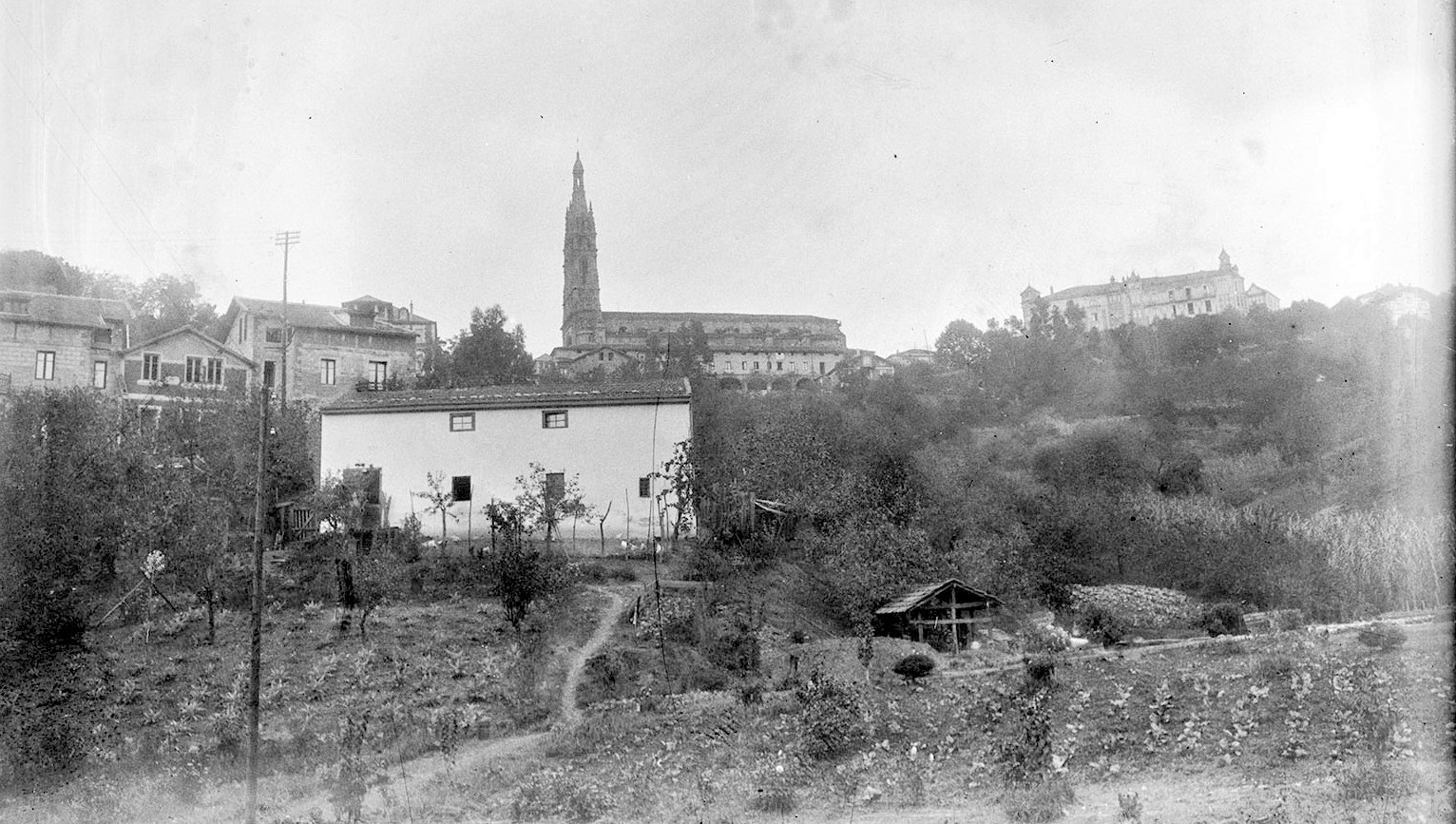 Vista de Begoña de Bilbao, al fondo la Basílica de Nuestra Señora de Begoña. Ca. década 1940. Bilboko udal artxiboa