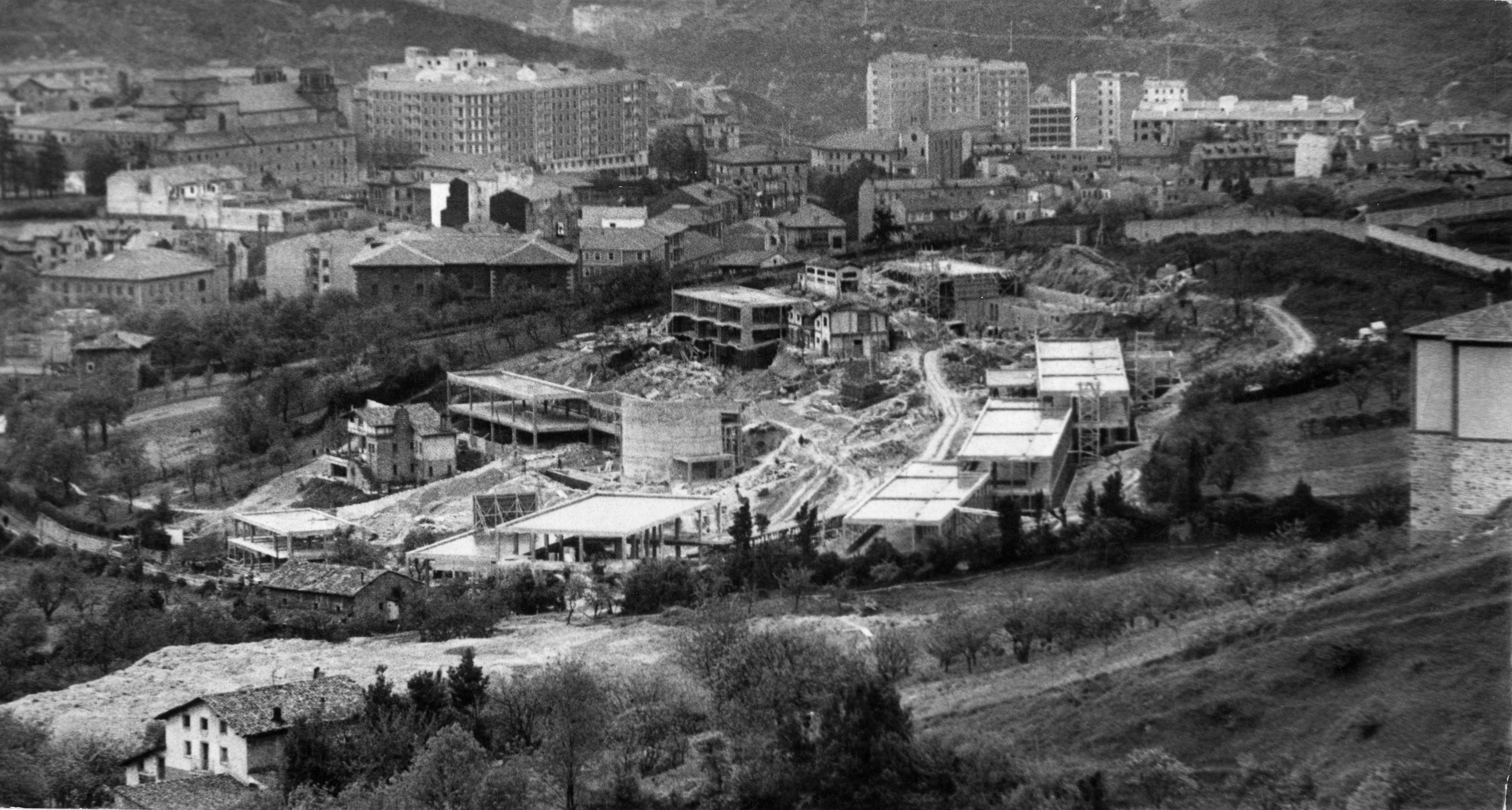 1960-04-00 Los terrenos pertenecían