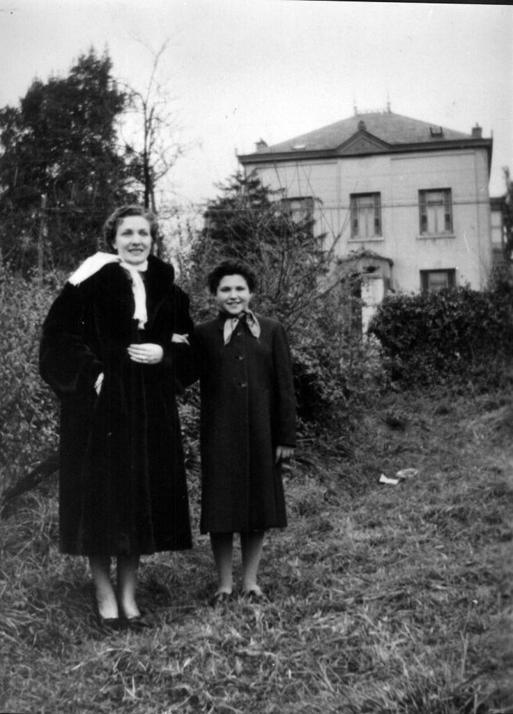 La imagen tiene un atributo ALT vacío; su nombre de archivo es 31-casa-con-las-senoras.jpg