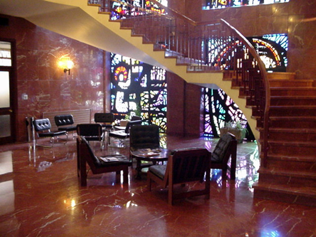 2002-5Hall de entrada desde abajo