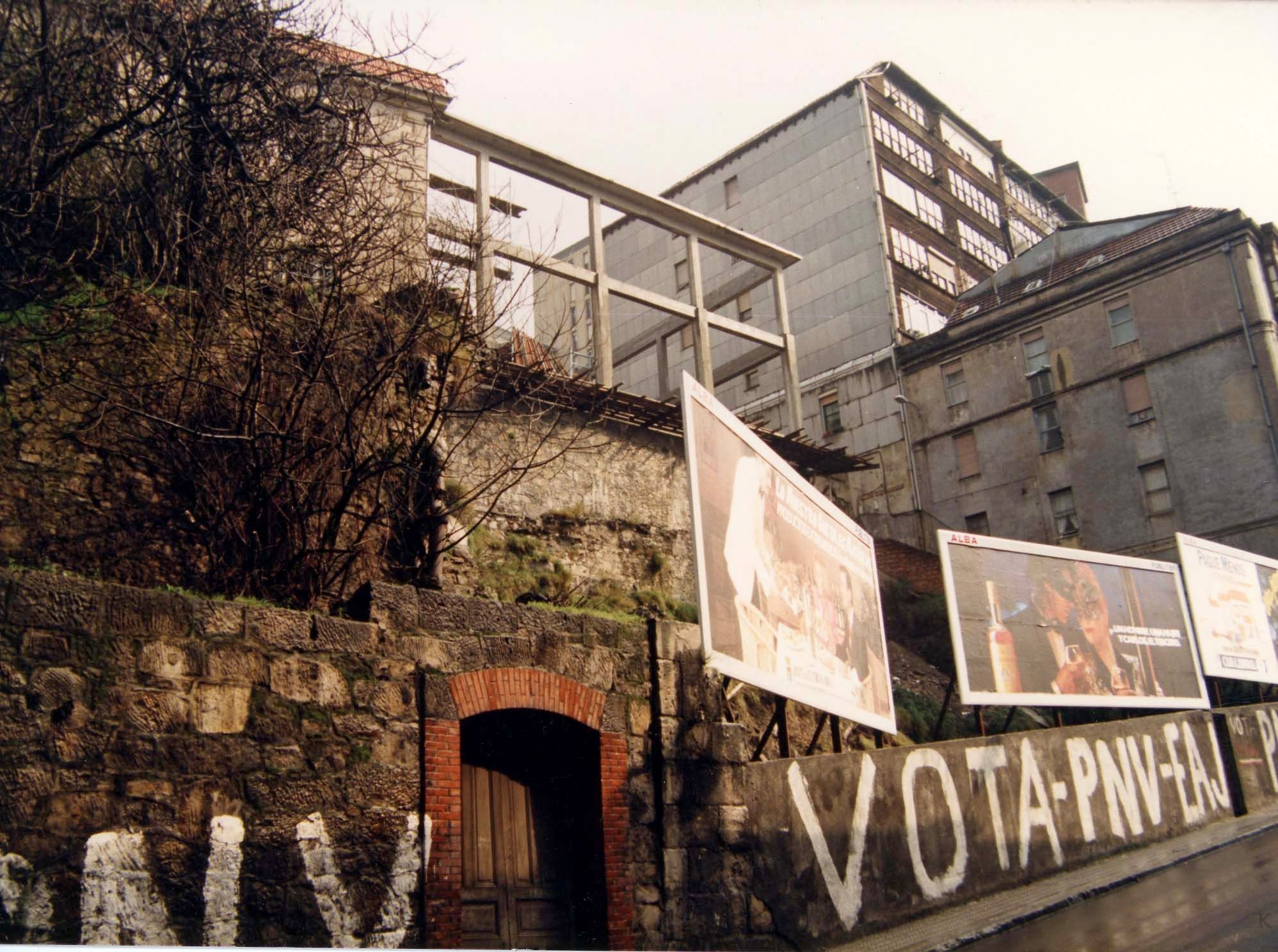 Vistas de las obras de ampliación de la Escuela Municipal de Música Jesús Arambarr Ca 1987Archivo Municipal d