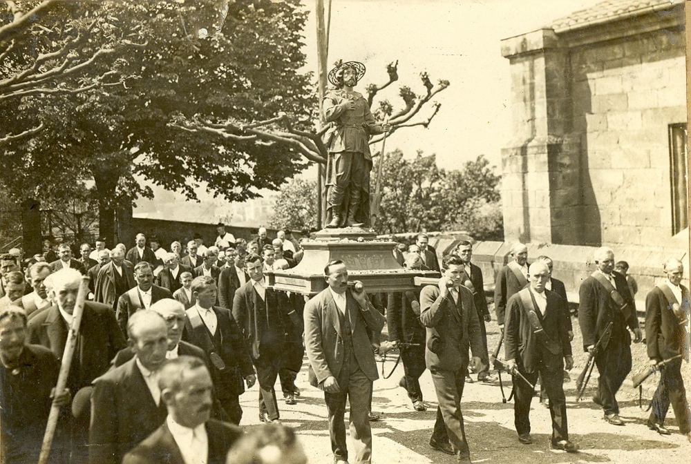 San Isidro 15 mayo 1925 . Procesión a Begoña. Antonino Larrazabal (Anton Larrazabalen aita- Peñak (2)