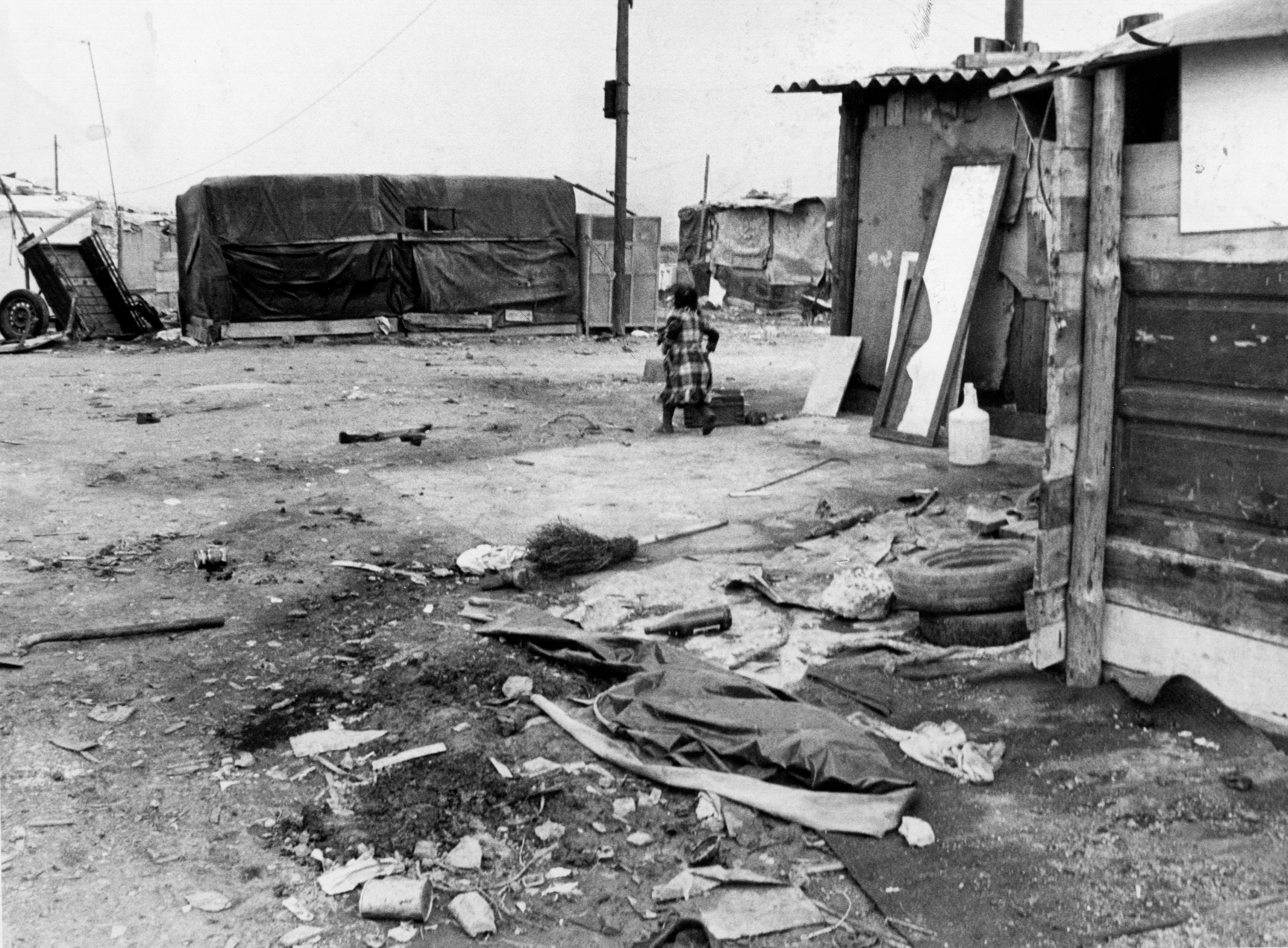 Chabolas en el barrio de Txurdinaga de Bilbao. Elementos accesor