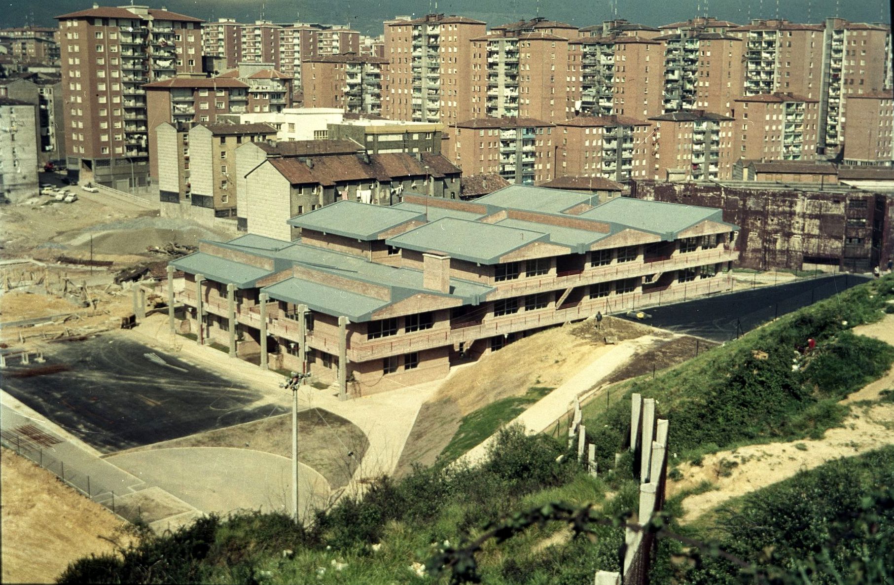 Construcción de la Escuela Mina del Morro 30. 1973-06-09Archivo Municipal de Bilbao. Fondo Ayto de Bilbao.