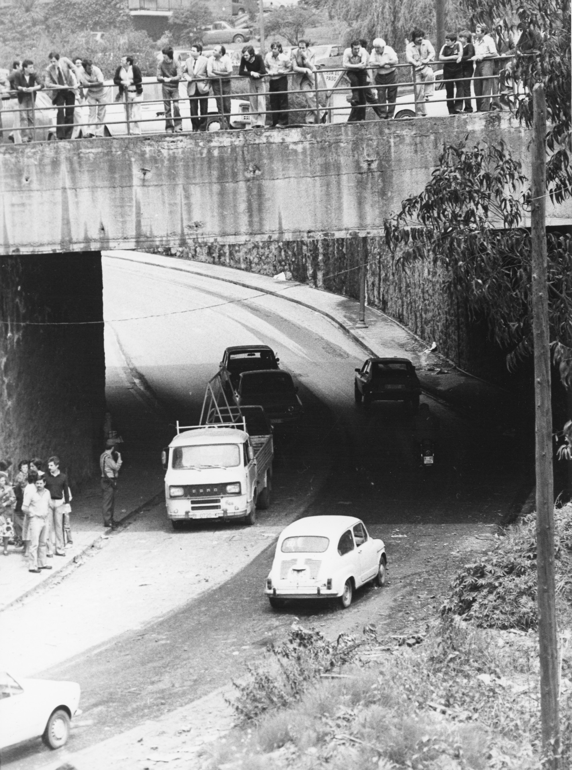 Túnel de la Travesía Párroco Ugaz de Bilbao. Elementos acceso