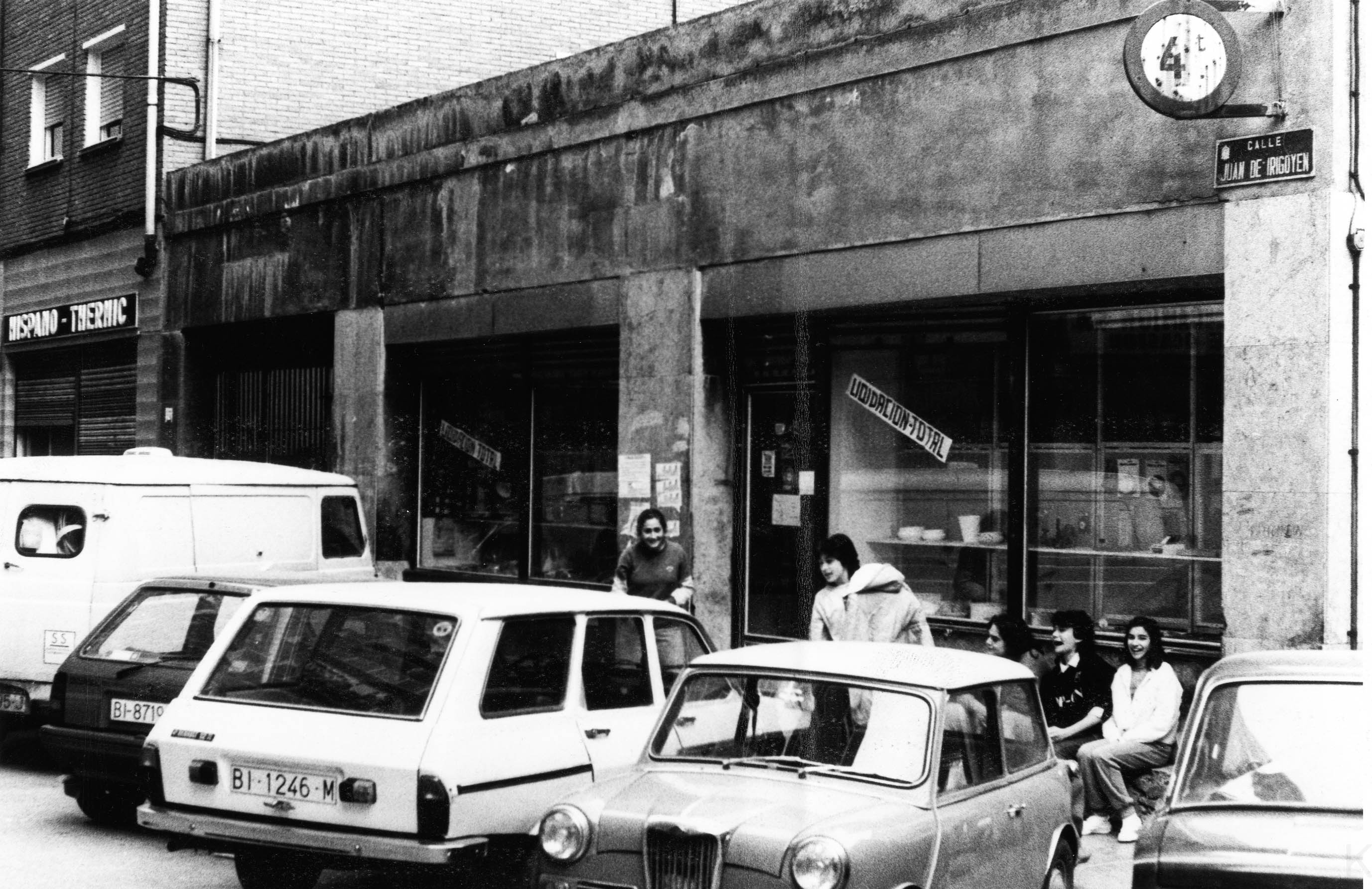 Calle Juan de Irigoyen. Reverso: Los vecinos de Bolueta inaugura