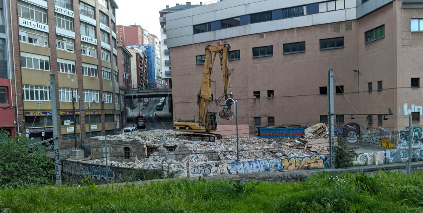 Bolueta_Derribo de la última casa antigua_08-04-2020EG