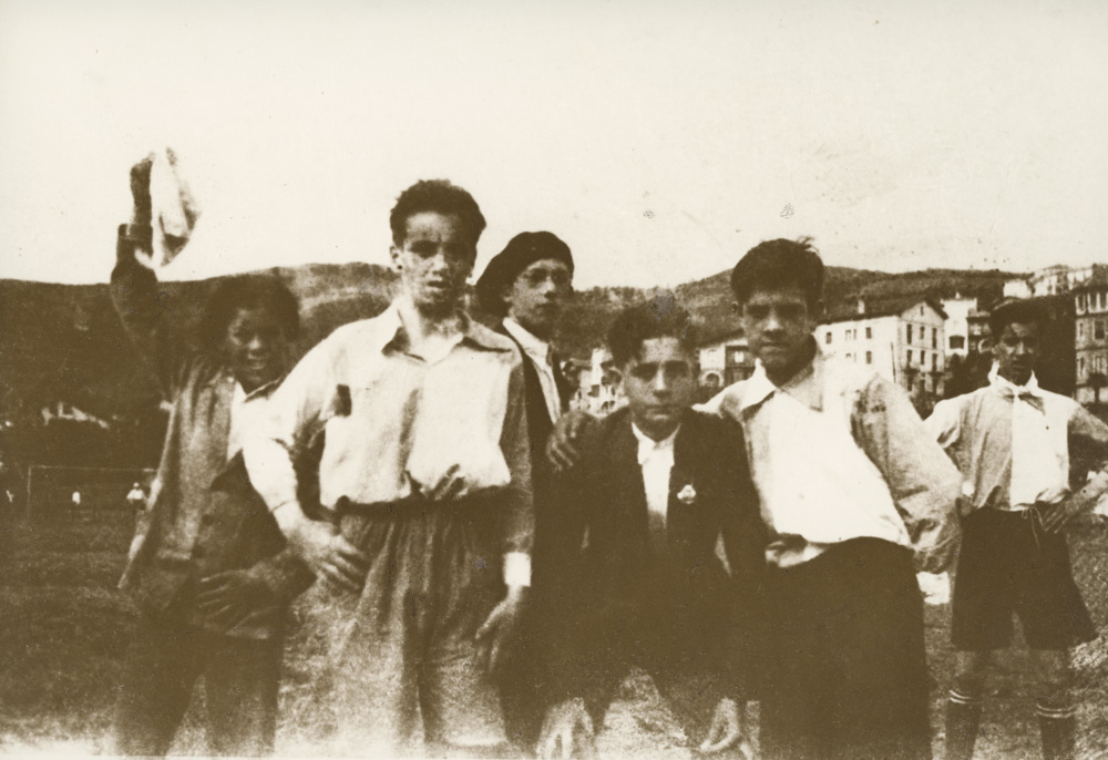 El Dr. Urcaregui con los juveniles Celio Santamarina y José Orb