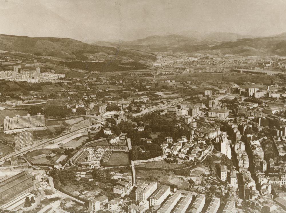Vista general desde el Polvorín y viviendas del barrio Amarillo