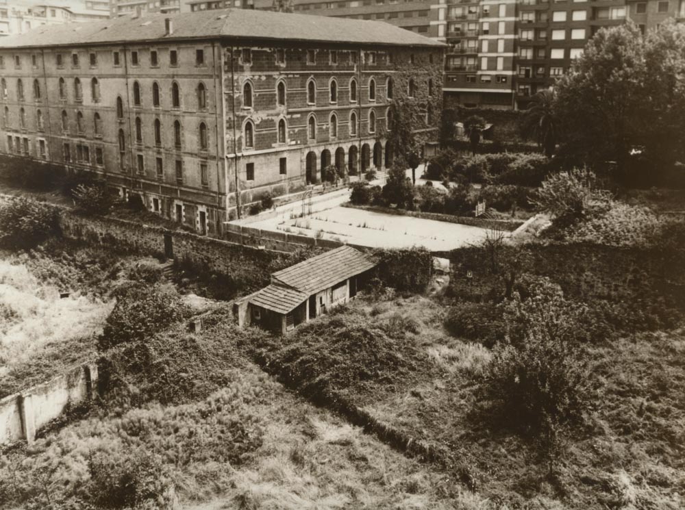 Trasera del convento de las Adoratrices en la calle Zabalbide