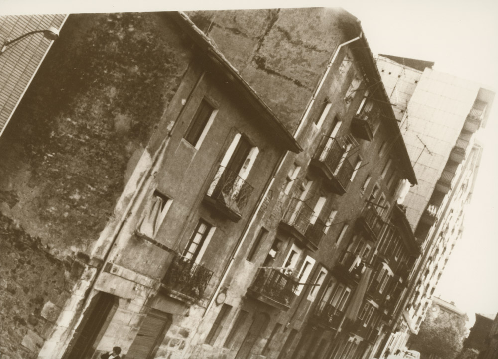 Entrada a Santuchu subiendo por Ollerías. En primer término, l