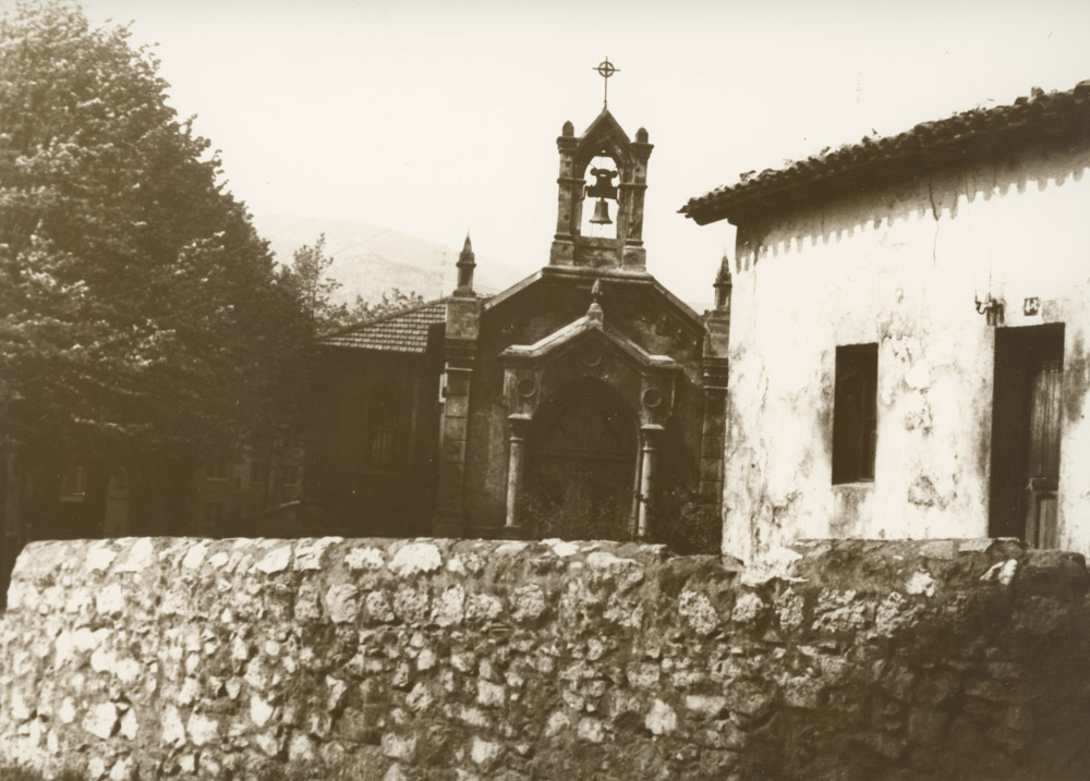 Ermita de San Francisquito con vivienda de Lorenzo Basterrechea