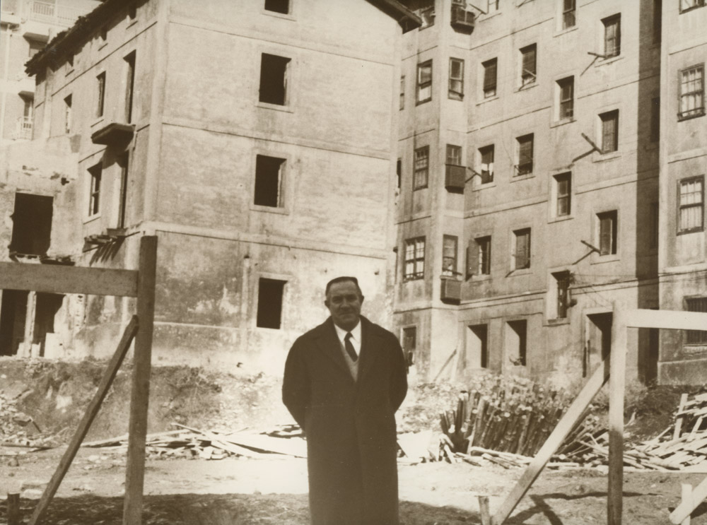 Parte zaguera de la casa de la Parrita y comenzado el derribo de