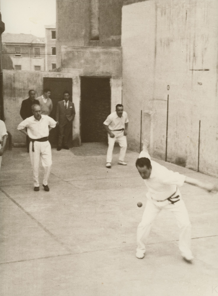 Final de veteranos en el frontón Etxe-leku en el año 1961. El