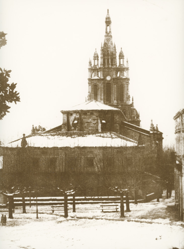 La Basílica de Begoña desde la plaza del Ayuntamiento.