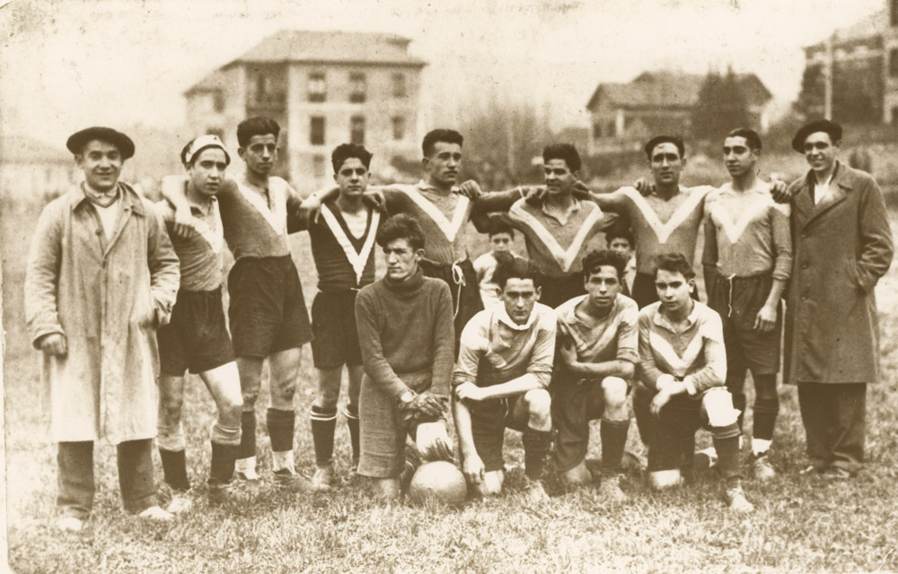 Equipo del Club Chindurri en el campo Landa Orlegui, año xxxxxx
