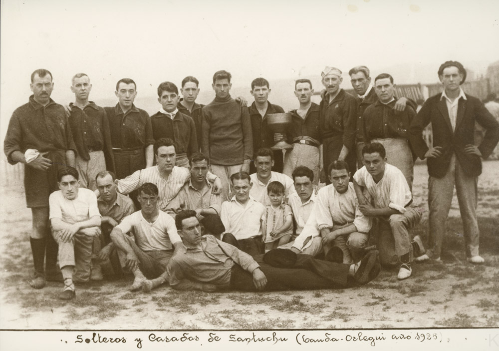 Solteros y Casados en las fiestas patronales del Santuchu F.C. e