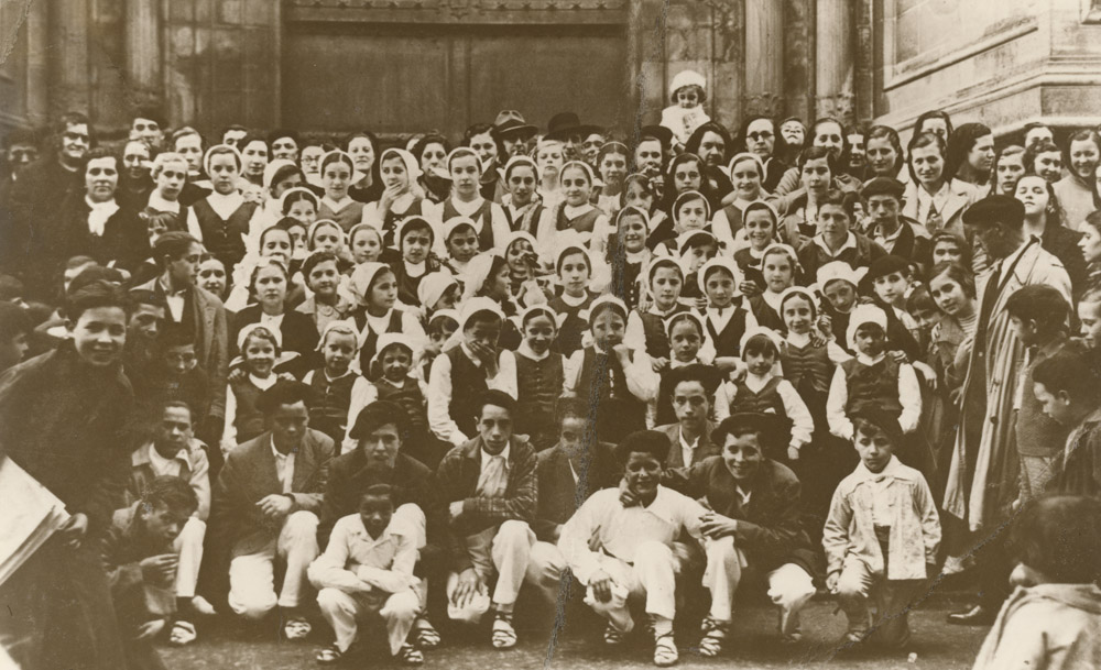 Danzas vascas a la entrada de la Basílica Ntra. Sra. de Begoña