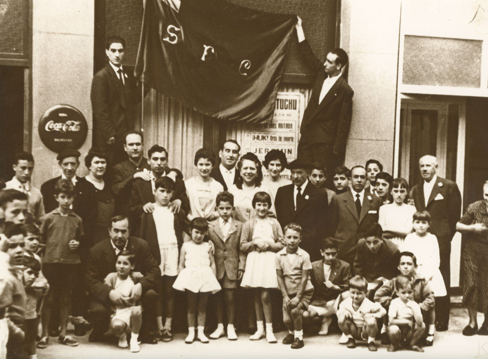 Bendición de la nueva bandera del Santuchu F.C. año 1958 Entra