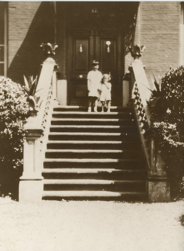 Entrada principal al chalet de la familia Deprit.