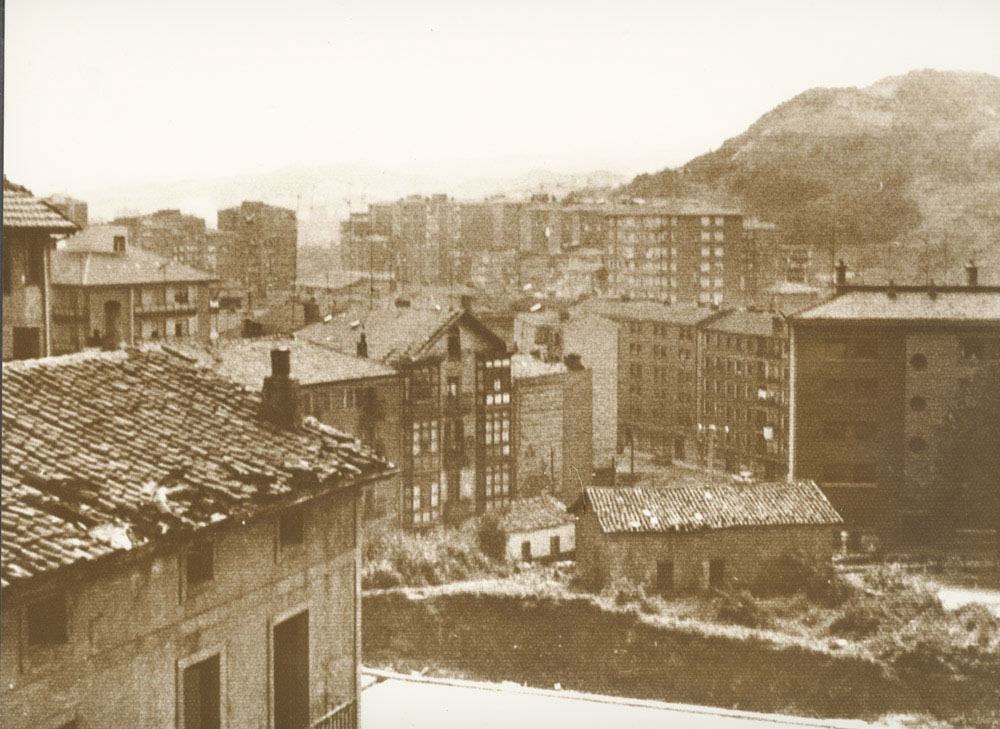 Alrededores de la ermita San Francisquito y como fondo al nuevo