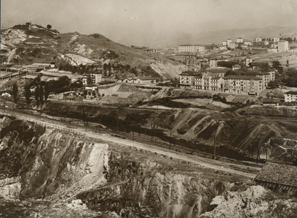 Vías Ferrocarril del Norte, escuelas municipales y escuelas de