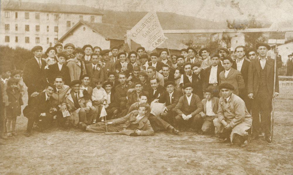 Club del Vendrel animando a jugadores del Begoña.