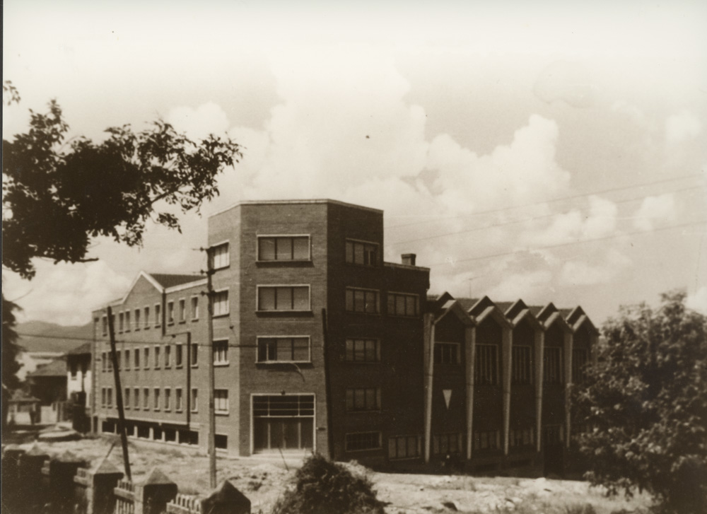 Convento de las hermanas de la Asunción. En el cruce entre la c