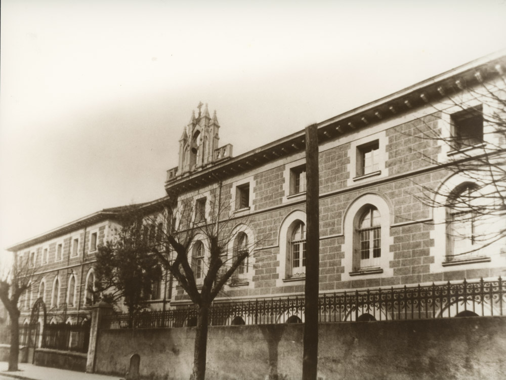 Convento de las Adoratrices en la calle Zabalbide