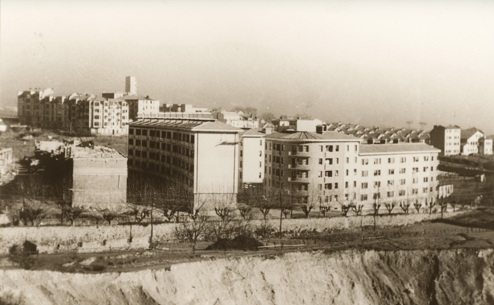 Vista aérea de la calle Sagarminaga con Santutxu y el boquete d